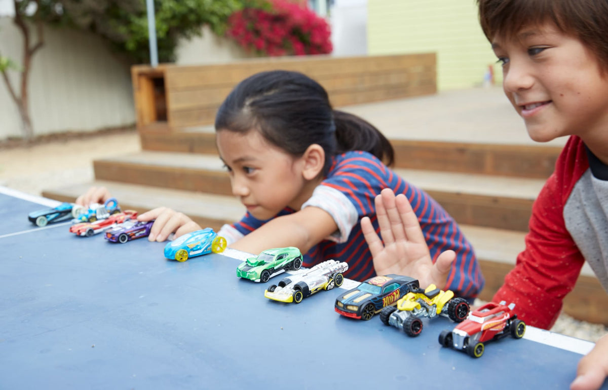 Hot Wheels Cars, 5-Pack of Die-Cast Toy Cars or Trucks in 1:64 Scale (Styles May Vary)
